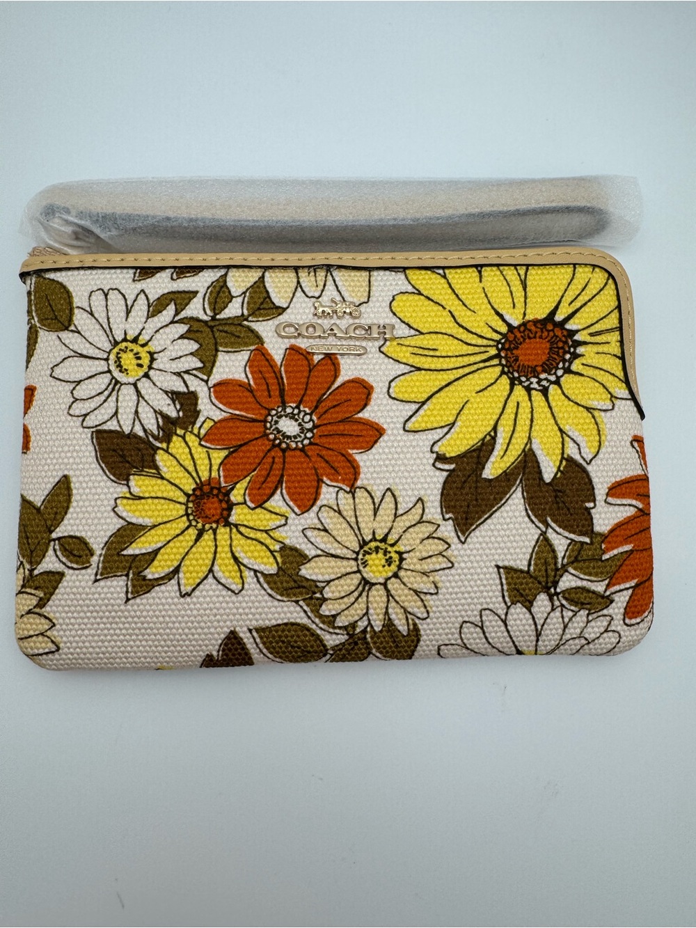 NWT Coach CEF83 Vanilla Sunflower Floral Print Corner Zip Wristlet - Picture 2 of 15